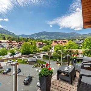 Bluesky: Mountain View Retreat In Apartment